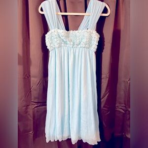 Ladies YA Dressy Dress,Size Medium, more blue than the picture, roses on the top